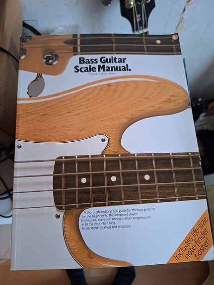 Bass Guitar Scale Manual kirja