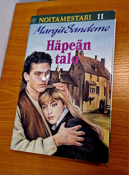 Margit Sandemo-Häpeän talo Noitamestari 11