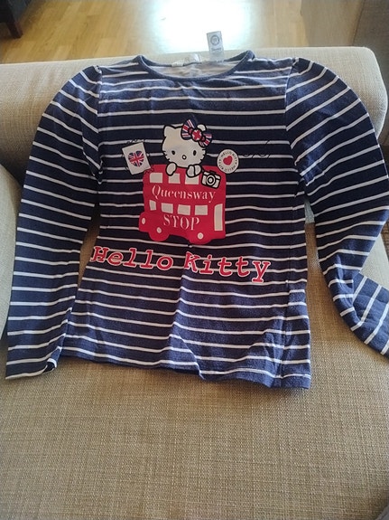 Hello Kitty trikoopaita