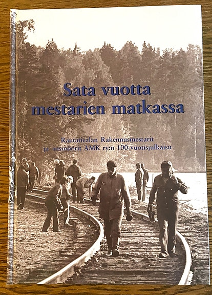 Sata vuotta mestarien matkassa 1. Painos