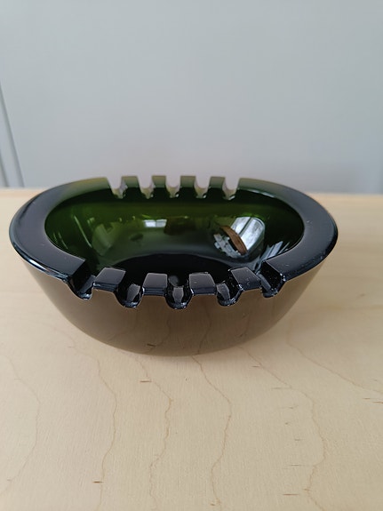 vihreä tuhkakuppi