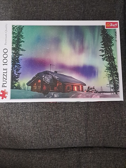 Trefl palapeli 1000 palaa revontulet ja mökki