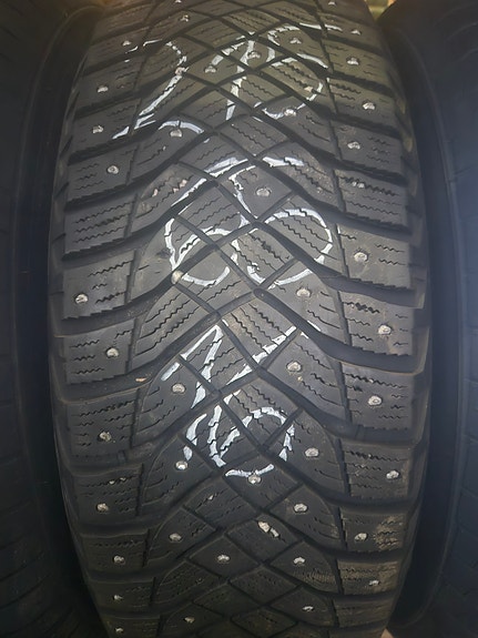 1kpl käytetty 215/65R16 goodyear arctic 2 nasta