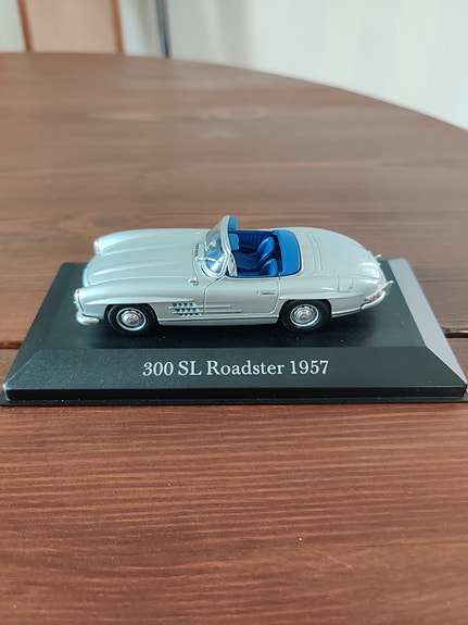 Mercedes-Benz 300 SL Roadster 1957 pienoismalli