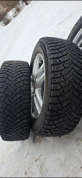 Uudet Michelin nastarenkaat ja Dezent vanteet