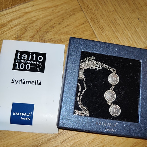 Kalevala Sydämellä kaulakoru hopea naiset