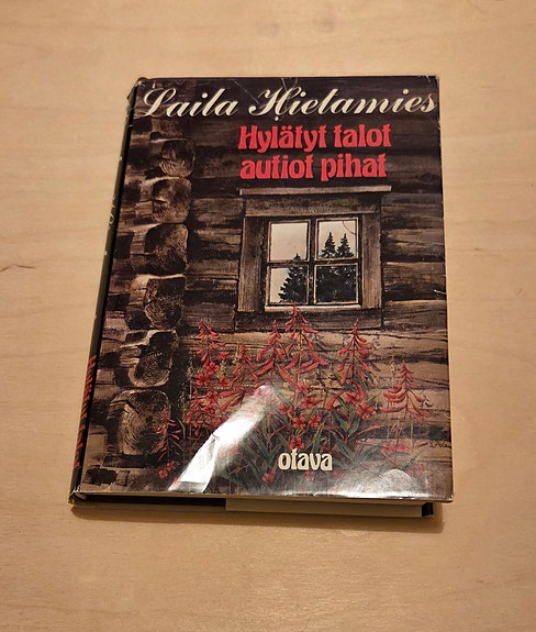 Hylätyt talot autiot pihat, Laila Hietamies