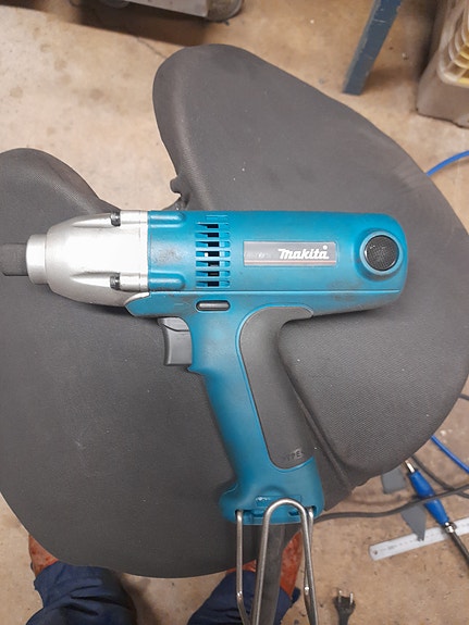 Makita 6952 iskevä ruuvinväännin