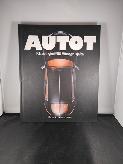 Autot klassikoita 100 vuoden ajalta kirja