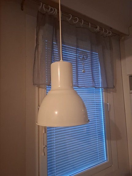 Ikea kattolamppu valkoinen