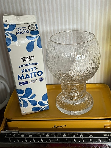Kekkerit maljakko tai vaikka isompi napanteeri lasi