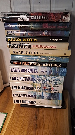 Laila Hietamies  5kpl Sonja sarja ×,Kaari  Utrio 7kpl