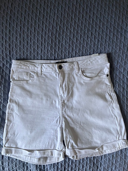 Valkoiset shortsit, 42