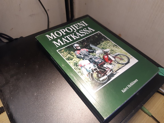 Kalevi Heikkinen: Mopojeni matkassa