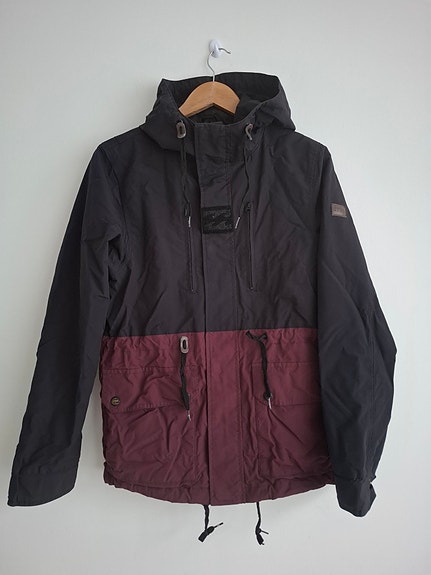 Billabong takki, S