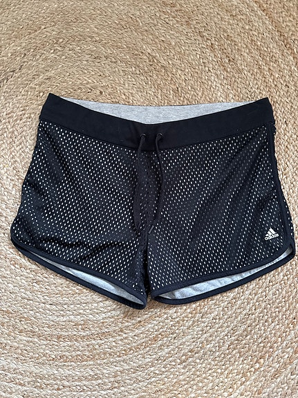 Adidas shortsit