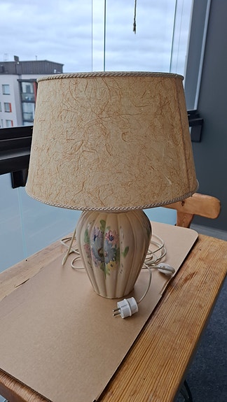Iso vintage pöytävalaisin