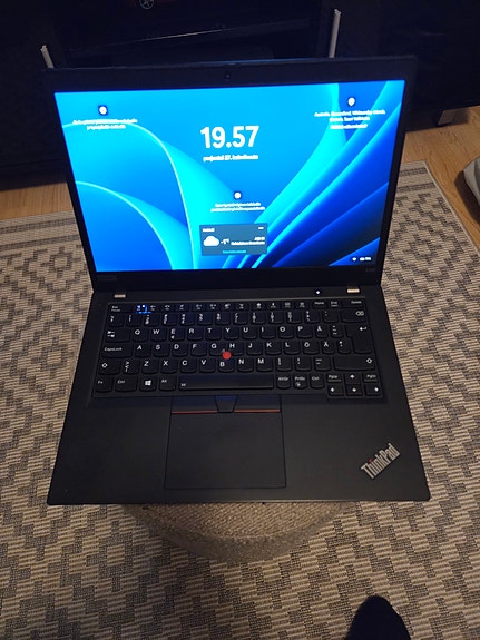 Lenovo ThinkPad kannettava tietokone musta