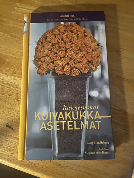 Kauneimmat kuivakukka-asetelmat kirja