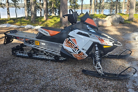 Moottorikelkka Polaris Assault 800 2012