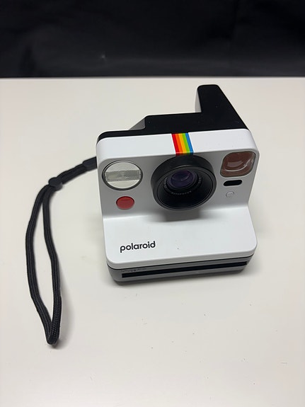 Polaroid Now i-Type + uusi Color i-Type Film (8 kuvaa)