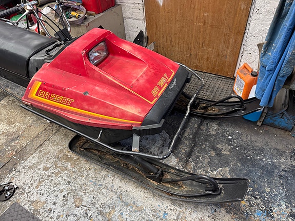 Yamaha BR250T Bravo moottorikelkka punainen