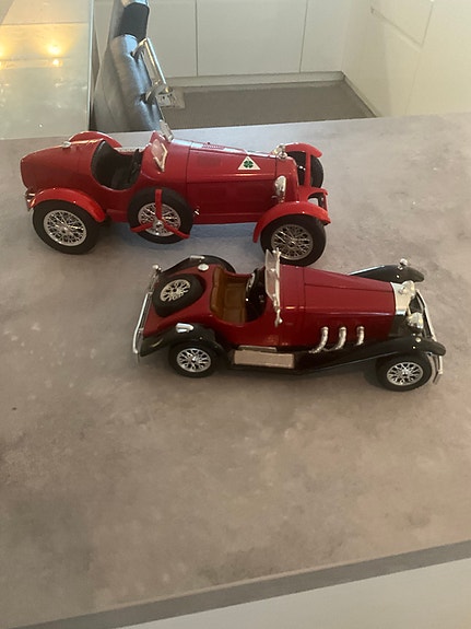 Pienoismallit klassiset urheiluautot punainen
