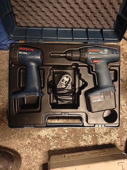 Bosch porakone ja lamppu