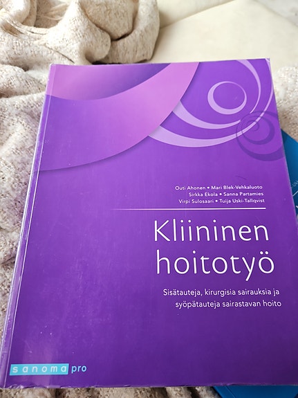 Kliininen hoitotyö - oppikirja (lääketiede ja terveys)