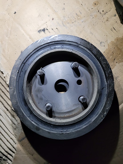 Volvo D5 kampiakselin hihnapyörä