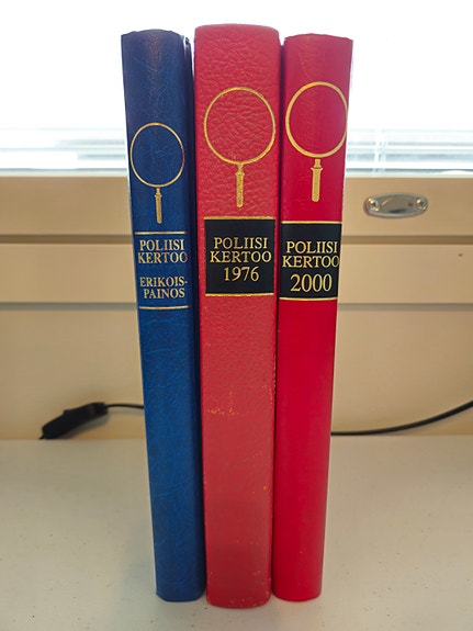 Poliisi kertoo -kirjoja / true crime -klassikoita