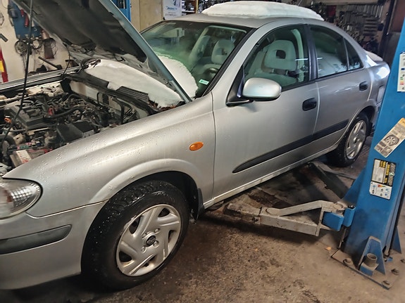 Nissan Almera 1.8