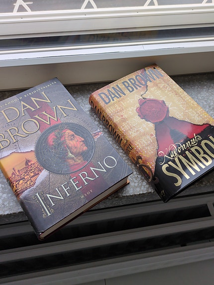 Dan Brown Inferno ja Kadonnut symboli kovakantiset kirjat
