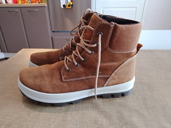 Laadukkaat uudenveroiset Goretex nahka talvikengät, koko 41