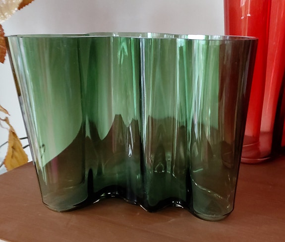 Iittala Aalto vaasi, 12 cm, metsänvihreä, konesigneerattu