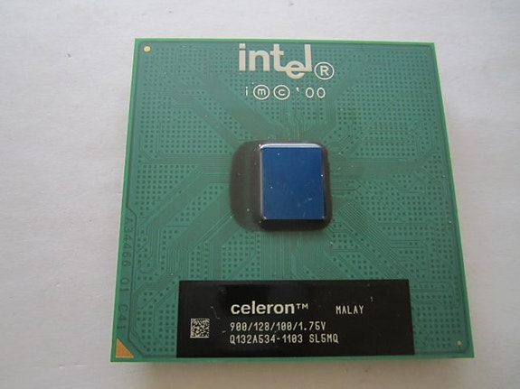 Celeron 900 MHz