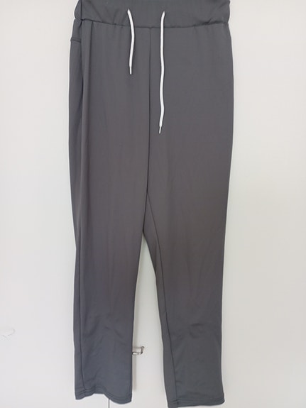 Harmaat legginssit/caprit