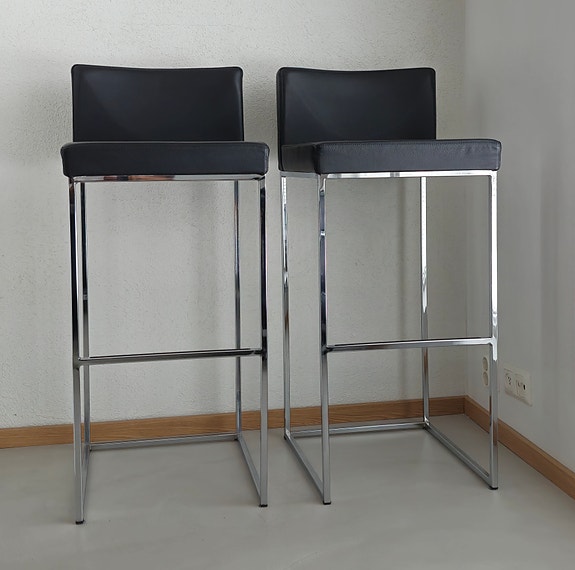 Calligaris baarituolia, 2 kappaletta.