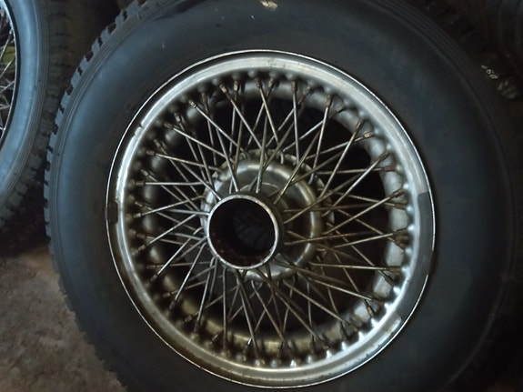 Jaguar E-type pinnavanteet!
