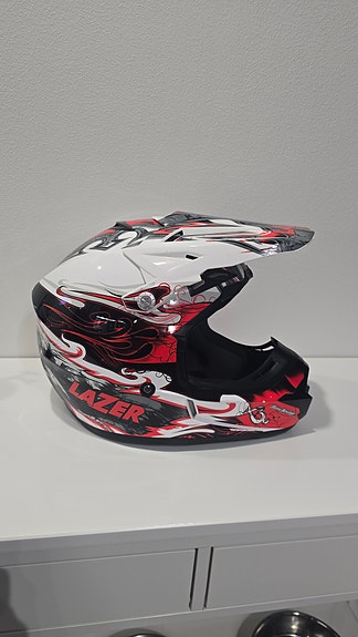 Lazer X7 Sxelter kypärä L