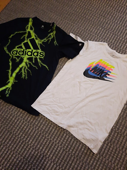T-paidat Adidas ja Nike