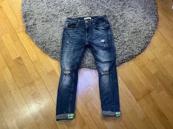 Zara miesten/ nuorison farkut, koko 31/32 eur 40