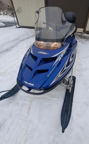 Polaris 550 trail Touring moottorikelkka sininen