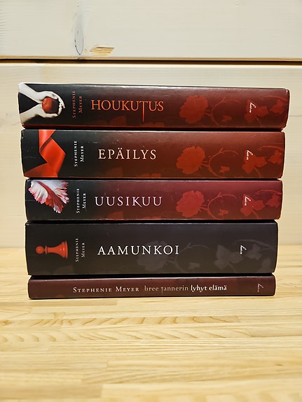 Twilight -kirjasarja, Stephenie Meyer