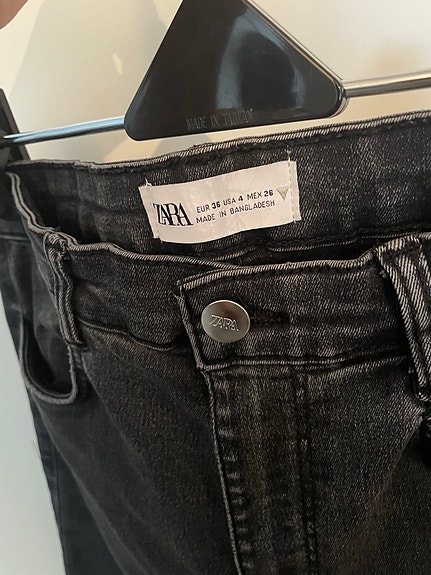Tummanharmaat Zara Skinny Jeans pillifarkut
