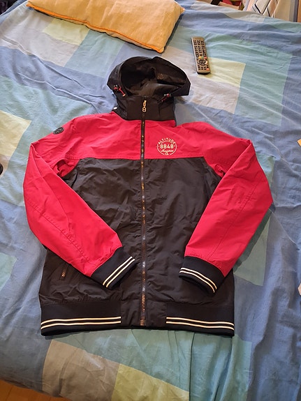 8848 Altitude takki