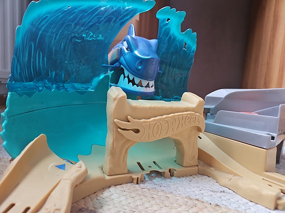 Hot Wheels City Shark Beach Battle