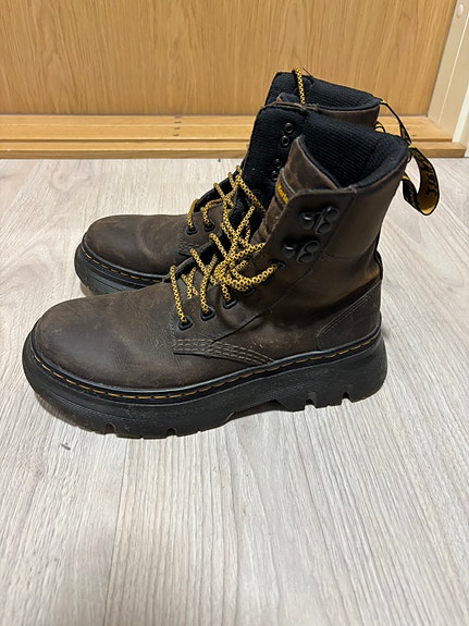 Dr. Martens nauhalliset nilkkurit