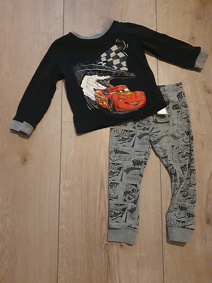 Disney Pixar Cars yöpuku 98