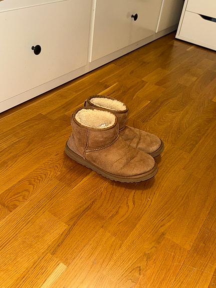UGG 39